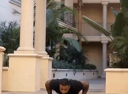 标准俯卧撑做10个都难该怎么提升,一个俯卧撑都做不了的女生