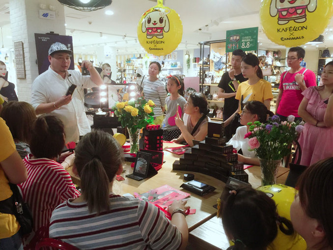 三福里面的彩妆牌子,三福迎来首个彩妆潮牌