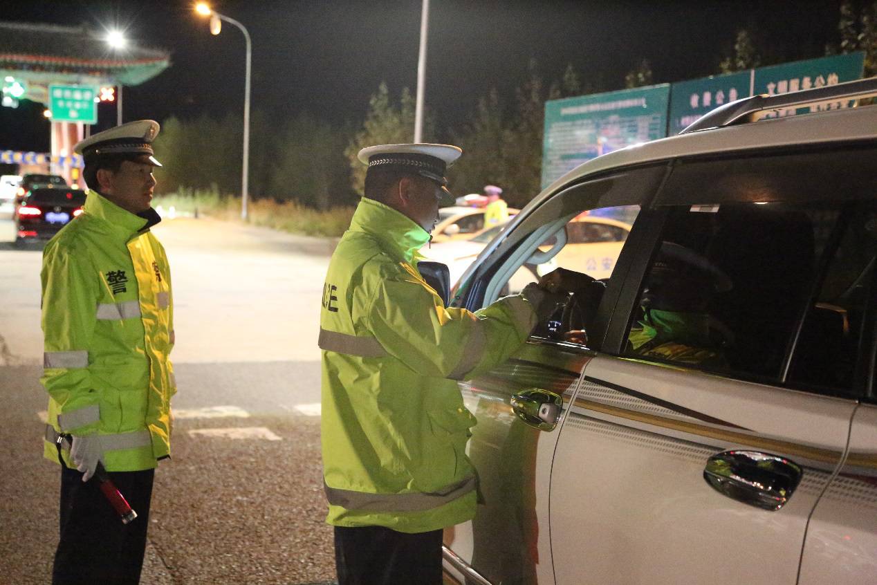 迎接十九大，忠诚保平安延吉分局在行动（三）——延吉分局主动作为强化“靓美汪清·金秋之夜”演唱会期间交通管理工作