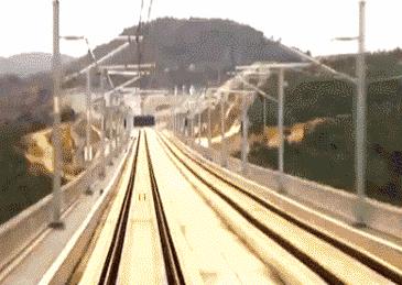 高铁过隧道耳聋,高铁过隧道两耳失聪怎么回事