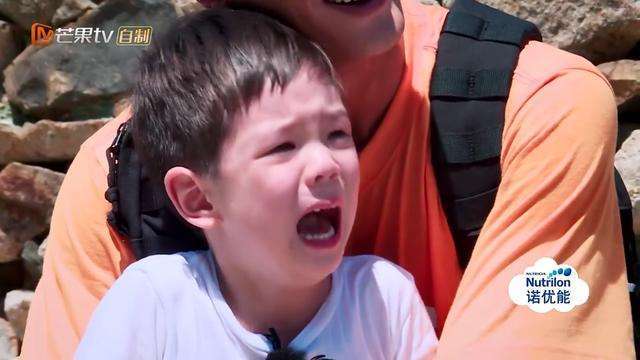 宝宝哭闹妈妈控制不了情绪怎么办,孩子总哭闹怎么哄