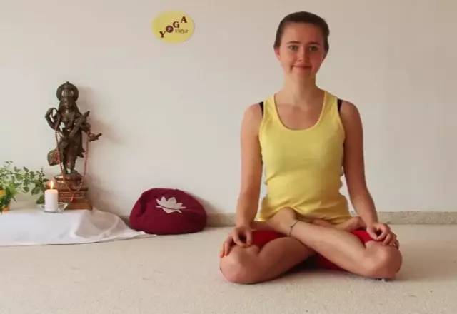 瑜伽盘腿怎么样,瑜伽中盘腿有什么好处