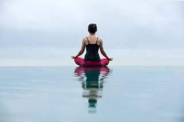 瑜伽盘腿怎么样,瑜伽中盘腿有什么好处