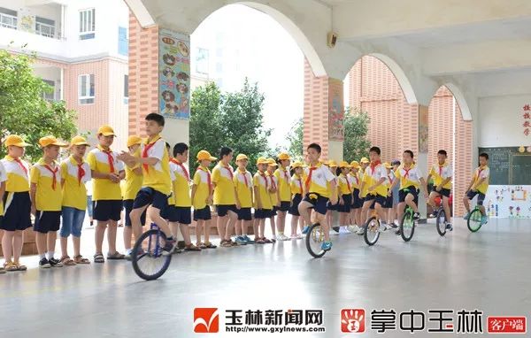 让每个孩子都有出彩的机会图片,让每一个孩子都有人生出彩的机会