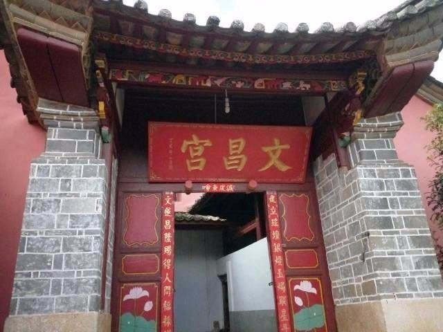 秘境樱花谷勐撒,抚仙湖樱花谷时光栈道