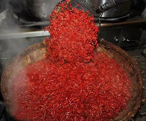 重庆火锅和四川火锅谁才是正宗的,正宗重庆火锅vs长沙重庆火锅