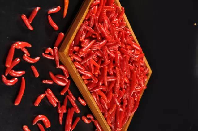 夏天吃冷饮胃疼怎么缓解,喝冷饮引起胃寒怎么办