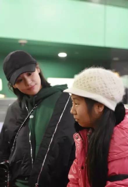 鏄庢槦绌挎惌鏃跺皻楂樼骇鎰熺窘缁掓湇,鏄庢槦绌挎惌缇界粧鏈嶆椂灏氶珮绾ф劅