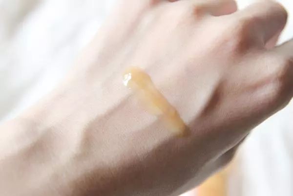 神奇安瓶算是目前最火的网红,珀莱雅保龄球安瓶拔草