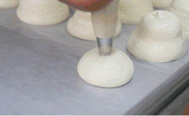 鲍师傅网红店排队,鲍师傅在南京排队