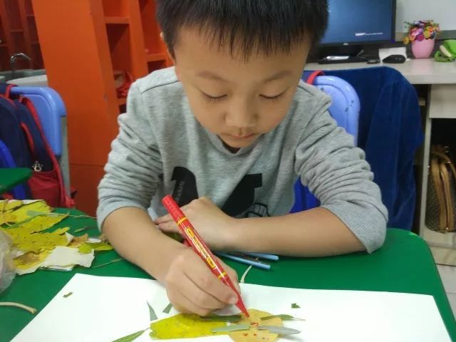 趣味树叶拼贴画手工,树叶粘贴画秋天落叶制作