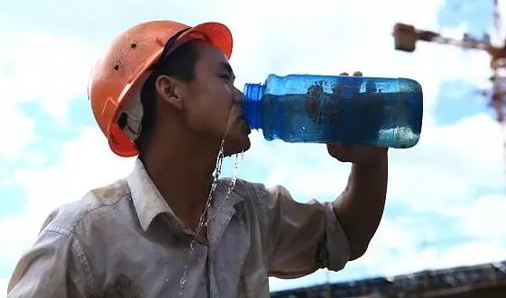 唤醒城市里的人们,唤醒这座城市