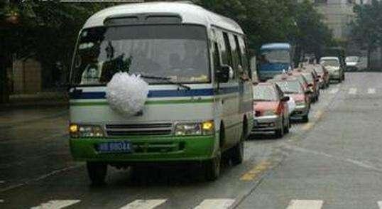 出行遇到送葬车队,遇到出殡车队如何避让