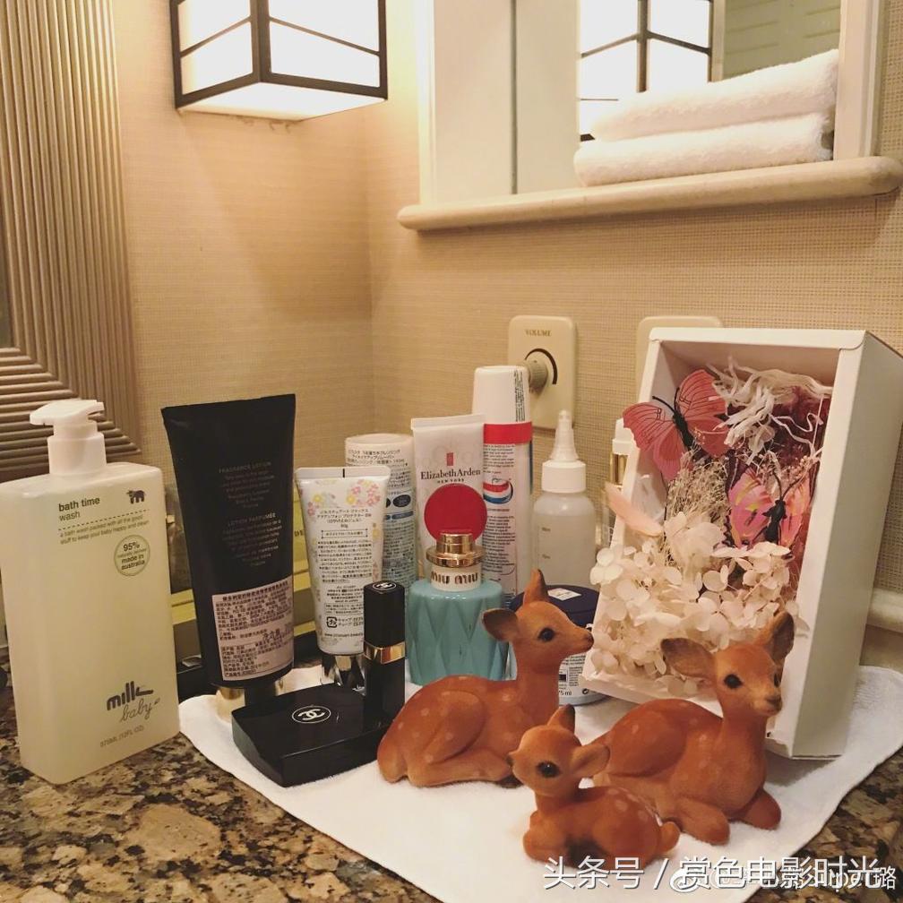 李小璐和甜馨亲子装现身,李小璐甜馨游玩