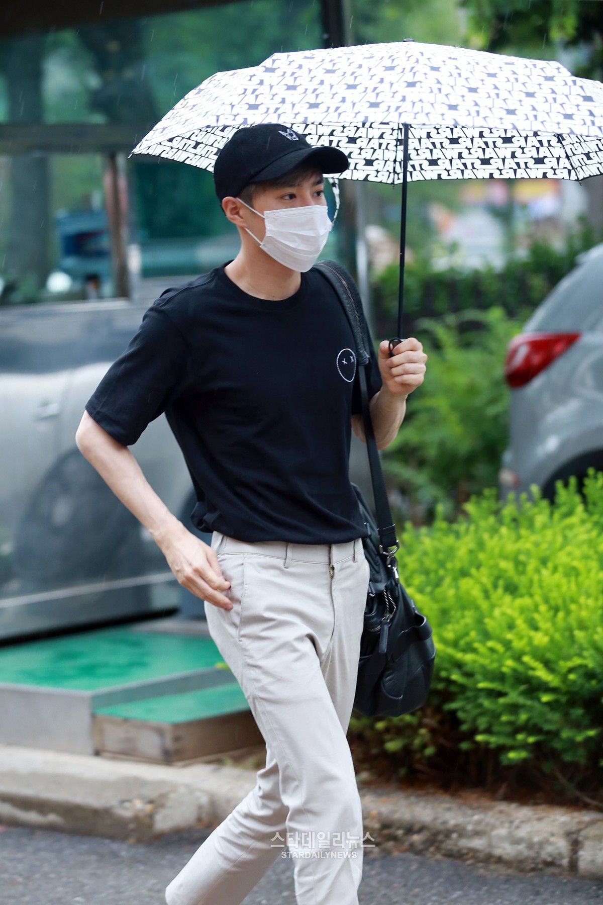 SM和7-Eleven合作出售EXO雨伞