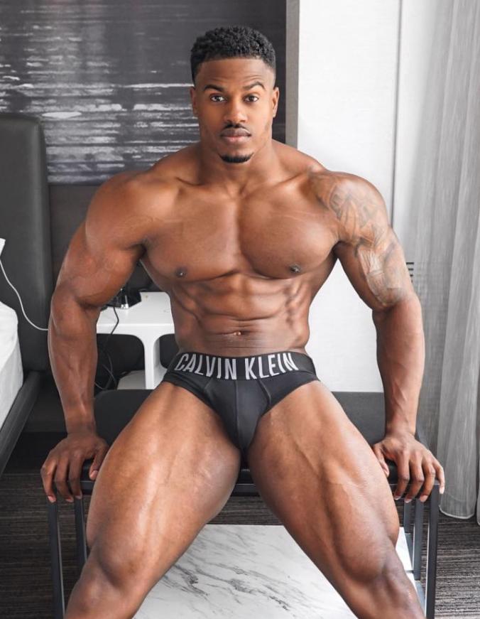 这位来自ENGLAN红遍全球的“熊猫哥”是谁呀？-海外健身人物-迈澳活健身