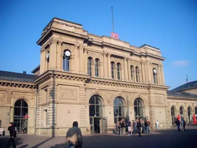 上帝视角俯瞰德国科隆大教堂,德国科隆大教堂效果图