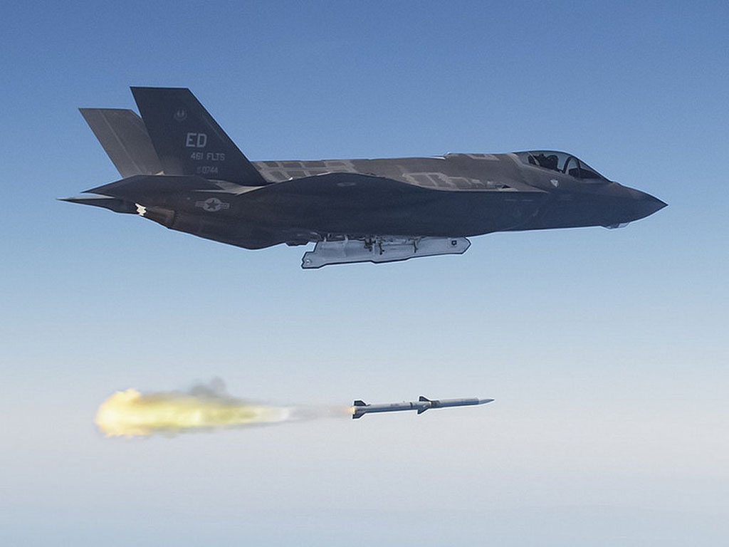 日本幻想追加采购美国F-35战斗机好消息是F-35战斗机单价下降8000万美元一架