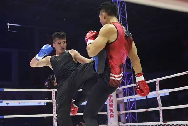 洛奇再次挑战拳王,洛奇散打比赛