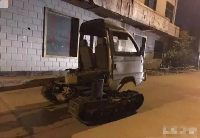 一辆让路虎奔驰G都颤抖的哈飞面包车，不拉货只越野