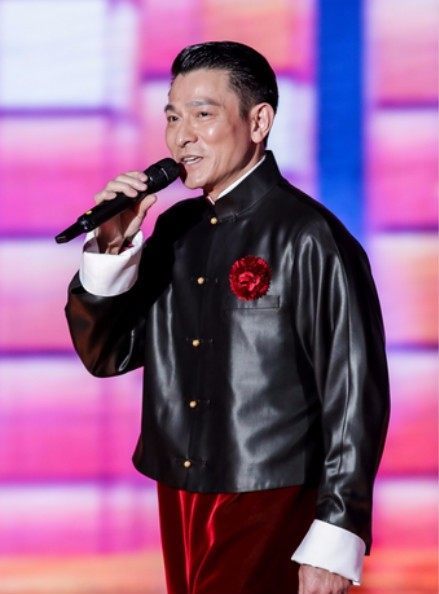 靠自己不靠家庭背景的人,靠自己没背景没靠山