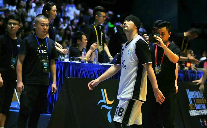 周杰伦单挑科比完整版,周杰伦不看人传球逼疯林书豪