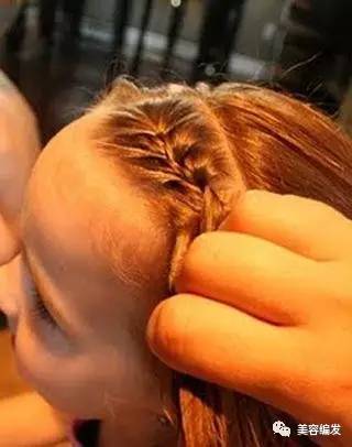 小女童发型绑扎方法丸子头,小孩丸子头扎法中短发简单又好看