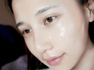 女人别傻傻地浪费钱买面膜了，每天睡前抹点它，肌肤白嫩像18岁