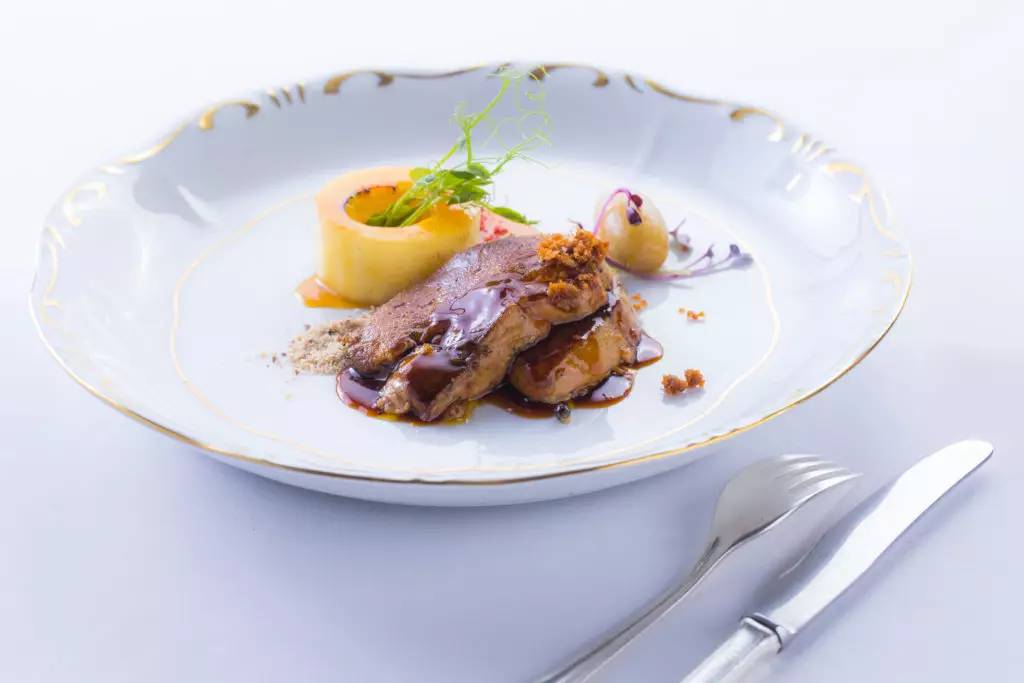 孙杨夺冠视频布达佩斯,孙杨现在还是保持着几个世界纪录