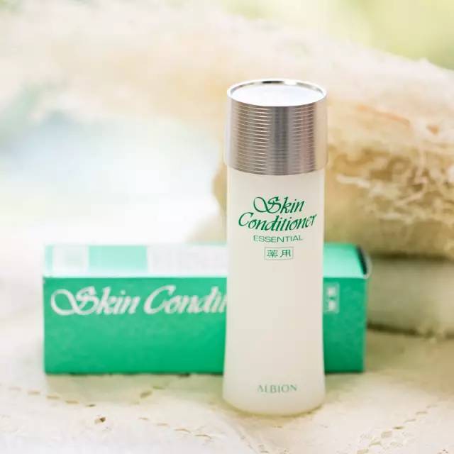 含有酒精的护肤品会马上挥发掉吗,护肤品含有酒精会怎样