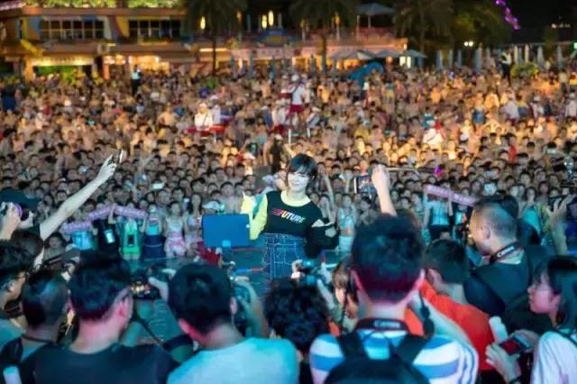 郁可唯烟嗓翻唱,郁可唯唱浪漫一夏