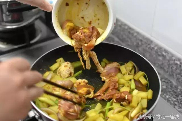 咖喱鸡肉乌冬面做法,咖喱鸡肉乌冬面