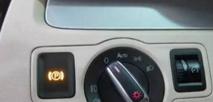 迈腾如何松开驻车制动器,09年迈腾驻车制动器编码