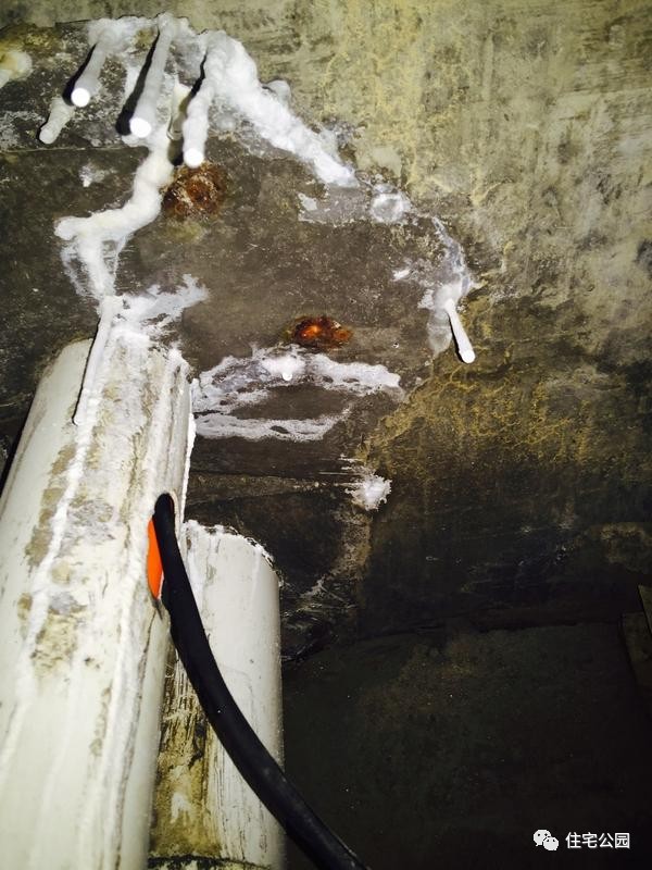 屋顶漏水有没有简单的修补方法,屋顶漏水最新修补方法