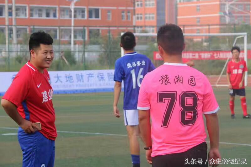 “草根同乐，挥汗绿茵”——绽放滨城健儿风采