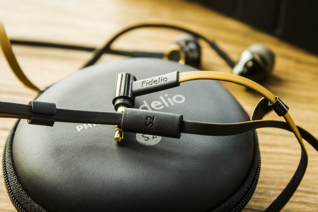 飞利浦FidelioS2，一款音质出色的时尚手机配塞