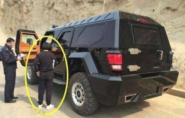 大妈越野车上牌,1500万越野车被大妈开上牌