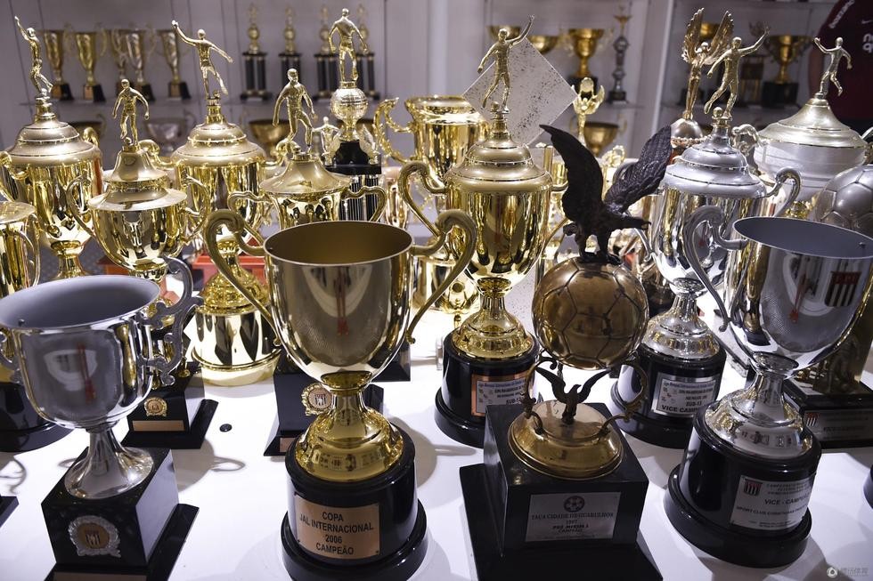 历史上实现大满贯的足球运动员,足球历史8位大满贯得主