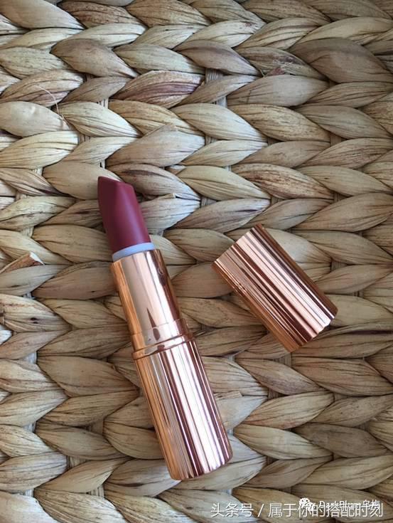 买唇膏保湿滋润补水,买唇膏不油正品