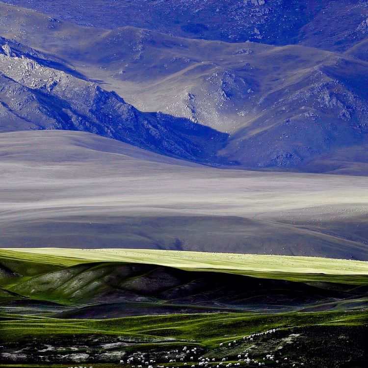 巴音布鲁克最高的山和最长的河,巴音布鲁克的神秘湖泊