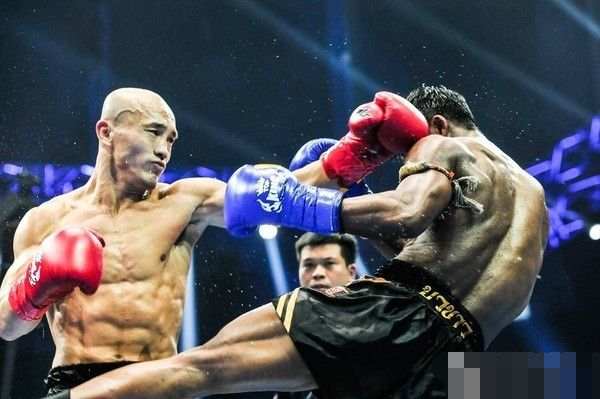 一龙被西提猜ko的比赛视频,一龙ko欧洲冠军完整视频