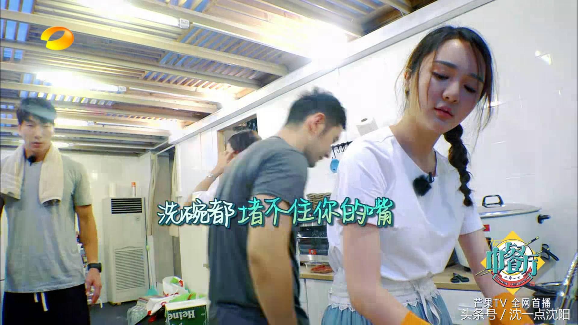 赵薇黄晓明还是在一起了,还开了一家骨骼清奇的中餐厅!