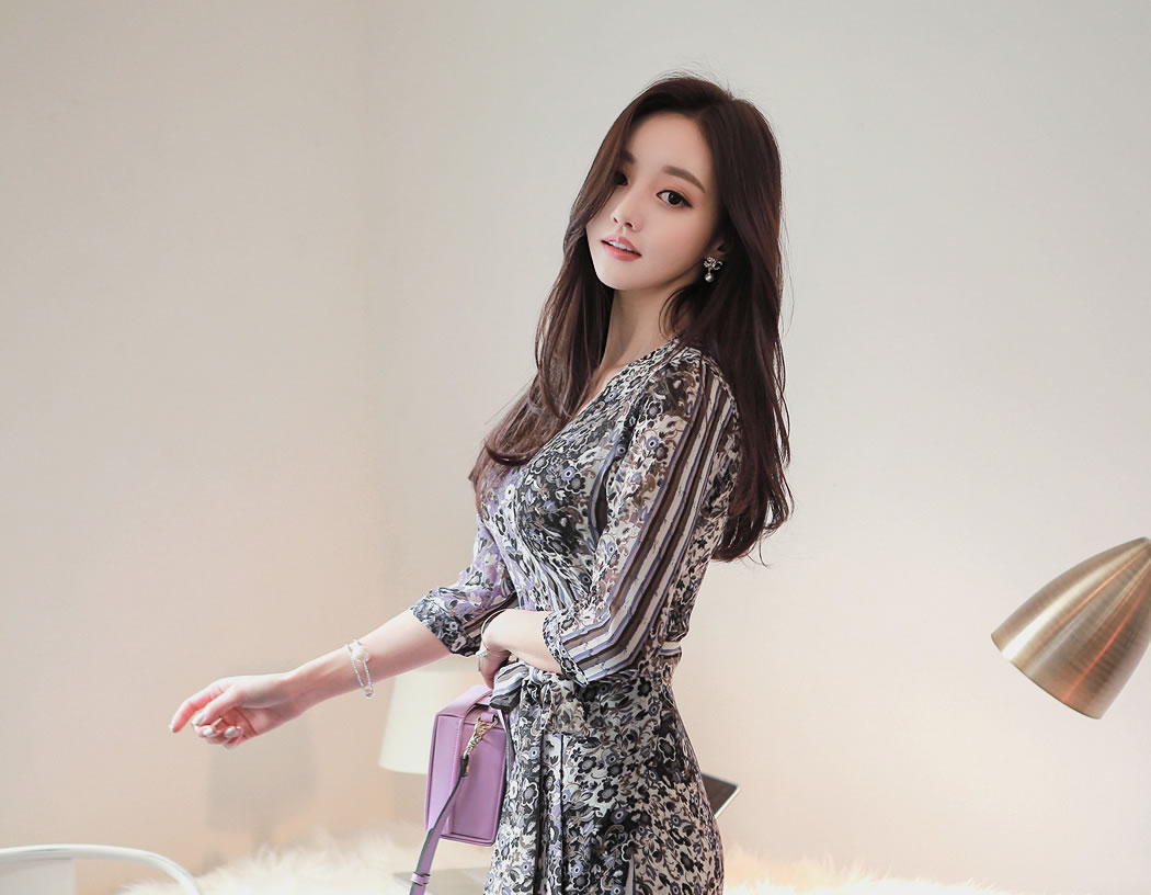 孙允珠青蓝碧波斜肩优雅礼裙鉴赏,孙允珠鹅黄淡雅轻纱微透百褶裙