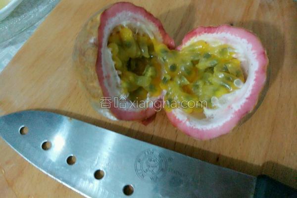 原来百香果有这么多做法,百香果超爽的吃法一整个剥下来