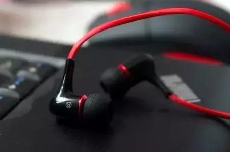 关上你的耳朵,与世隔绝