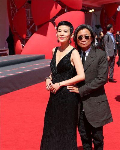 吴君如陈可辛罕见照,吴君如跟陈可辛相濡以沫20年