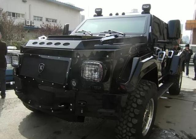 1500万的装甲车洗车,价值百万的装甲车