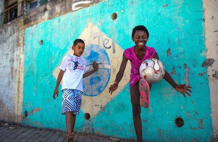 从巴西贫民窟走出来的足球巨星们,巴西贫民窟出来的足球巨星都有谁