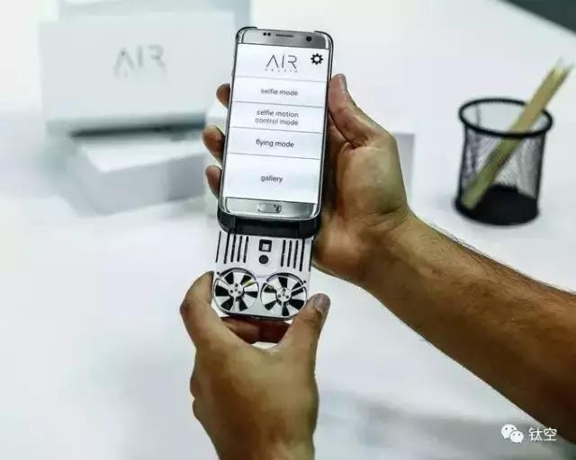 会飞的手机壳，可航拍可续航，这个机长有点帅