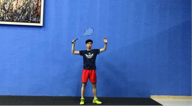 羽毛球高远球发力怎么变得轻松,羽毛球如何正确发力打高远球